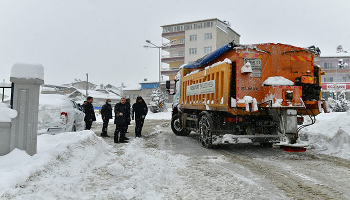 Yeşilyurt Belediyesi Karla Mücadele İçin Tayakkuza Geçti