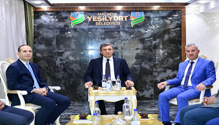 Vali Hulusi Şahin’den Yeşilyurt Belediye Başkanı Mehmet Çınar’a İadeyi Ziyaret