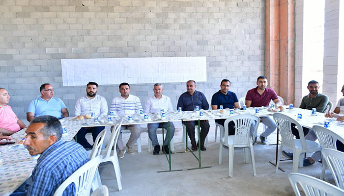 Başkan Çınar, Yeni Belediye Hizmet Binası İnşaatında Çalışan İşçilerle Bir Araya Geldi