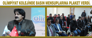 OLİMPİYAT KOLEJİNDE BASIN MENSUPLARINA PLAKET VERDİ.
