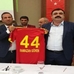 BRY Y.Malatyaspor Yönetiminden İsim Sponsoruna Forma Hediye