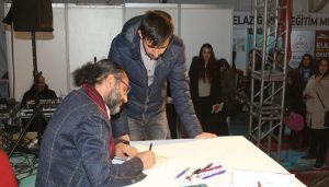 Kitap Fuarı Ünlü Yazarların Akınına Uğruyor