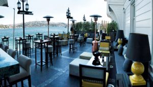 Les Ottomans Hotel Restoranları Yaz ve Kış Salonlarıyla Hizmet Vermekte