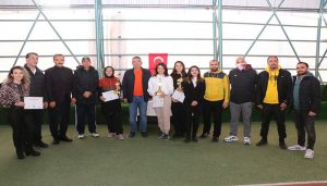 Elazığ İl Özel İdare Spor Kulübünün Düzenlediği Tenis Turnuvası Sonunda Dereceye Girenler Kupalarını Aldı