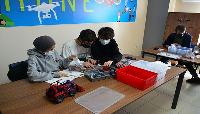 Yeşilyurt Belediyesi’nden Öğrencilere Robotik Kodlama Temel Seviye Eğitimi