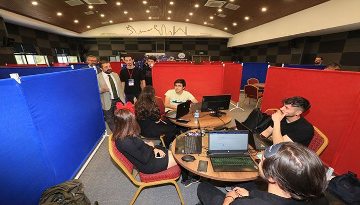 Elazığ Belediyesi Organizasyonu ve Ev Sahipliğinde Düzenlenen Nasa Space Apps Challenge Etkinliğine Yoğun İlgi