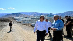 Vali Seddar Yavuz, Kale ve Battalgazi İlçelerinde Hafif Çelik Kırsal Konutlarını İnceledi