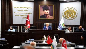 Büyükşehir Belediye Meclis Toplantısında konuşan Başkan Sami Er