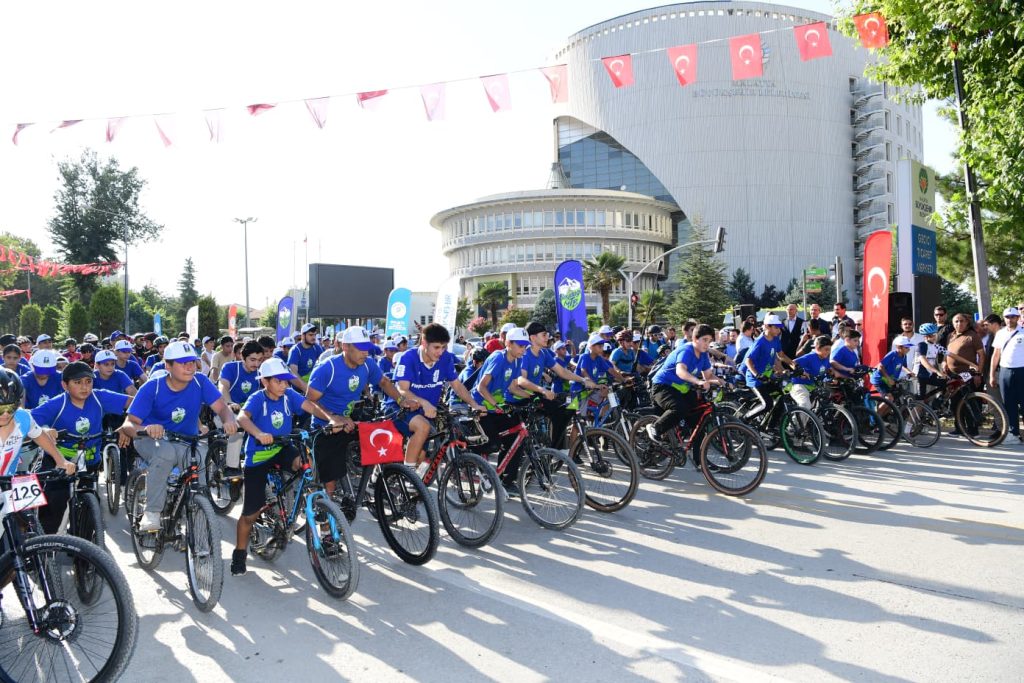 Malatya’da Uluslararası Beydağı Dağ Bisikleti Yarışı Kortejle Başladı