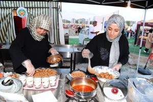 Gastronomi Ve Kültür Sokağı’nda Ev Hanımları Yemek Yarışması Heyecanı