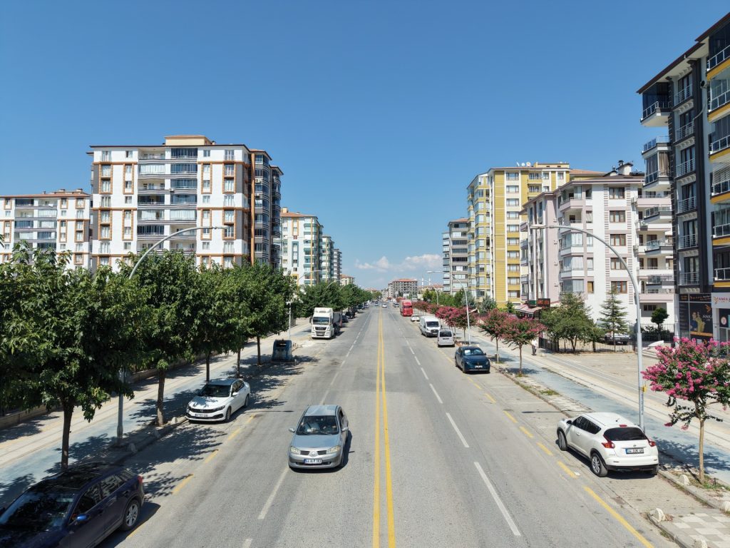 Büyükşehir Belediyesinden Yeşil Alan Ve Peyzaj Çalışması