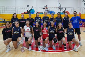 Beylikdüzü’nün Genç Voleybolcuları Zafer Kupası’nda Ter Döktü