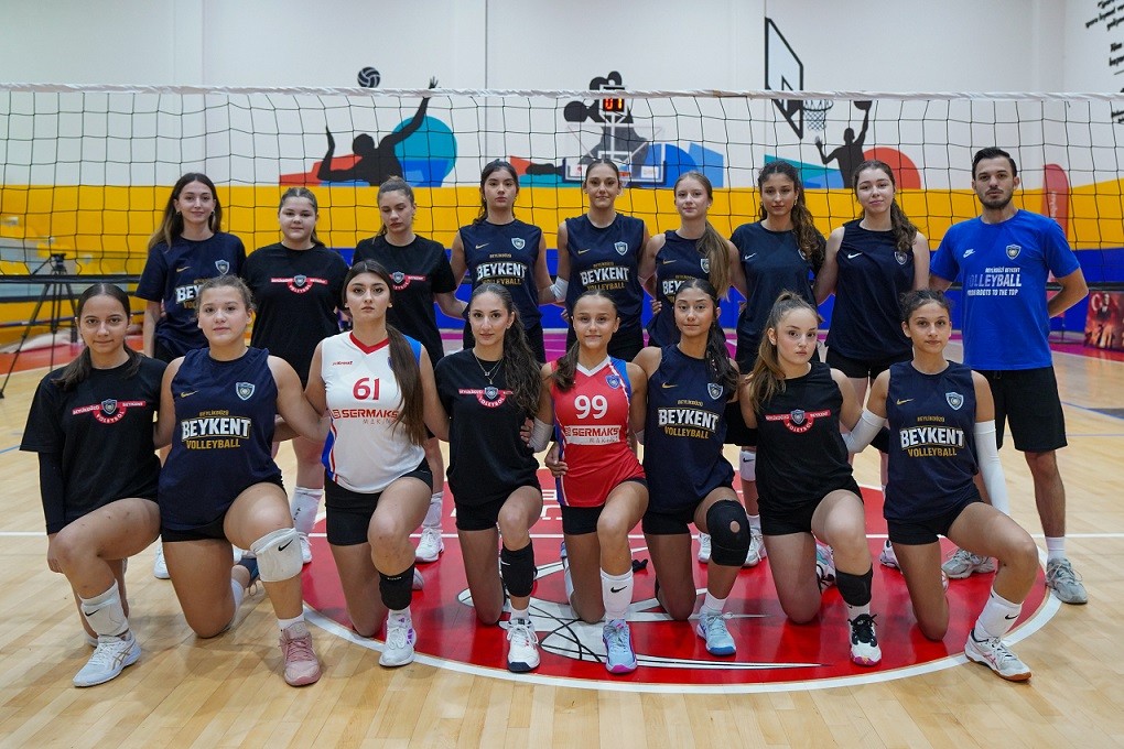 Beylikdüzü’nün Genç Voleybolcuları Zafer Kupası’nda Ter Döktü